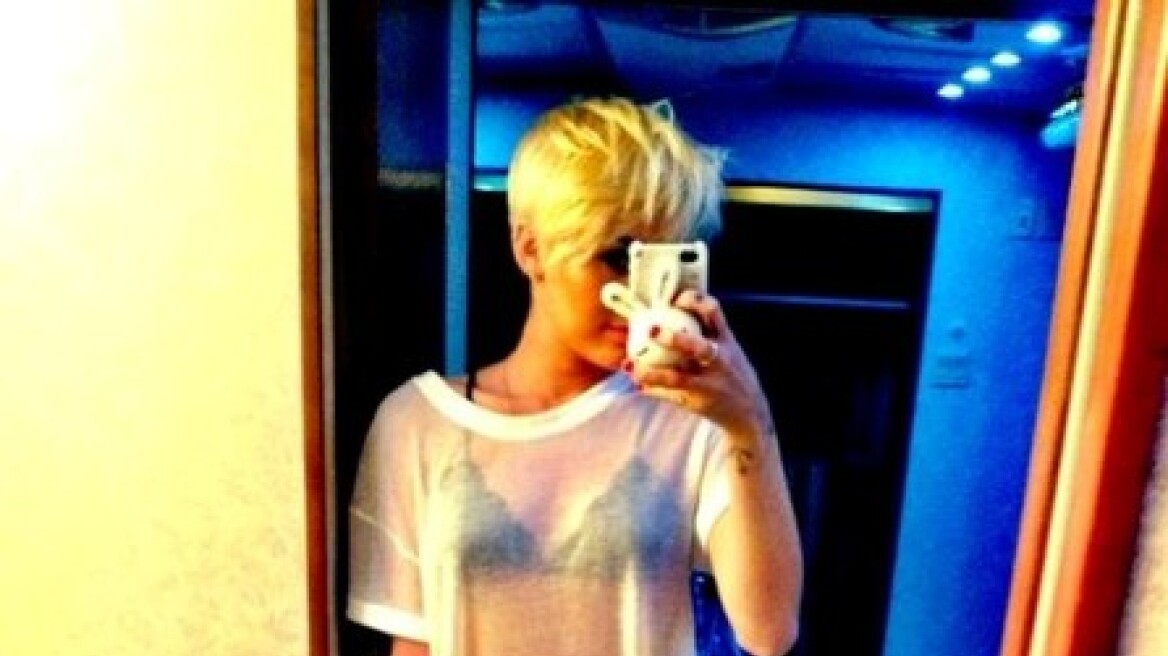 Miley Cyrus: Έγινε ξανθιά... και το φωνάζει